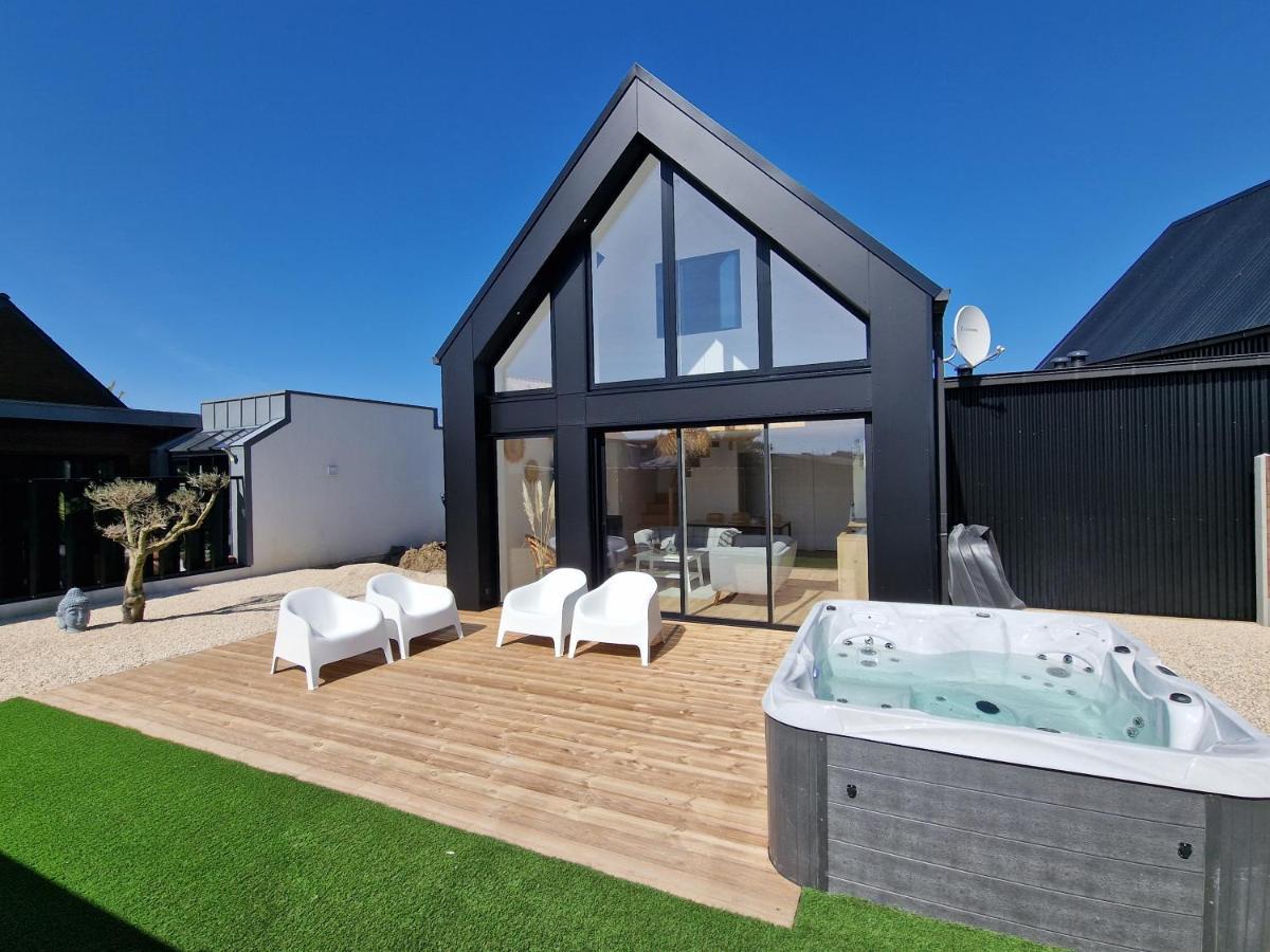 Holiday home Les Portsallaises Piscine Ou A 300m De La Ploudalmezeau